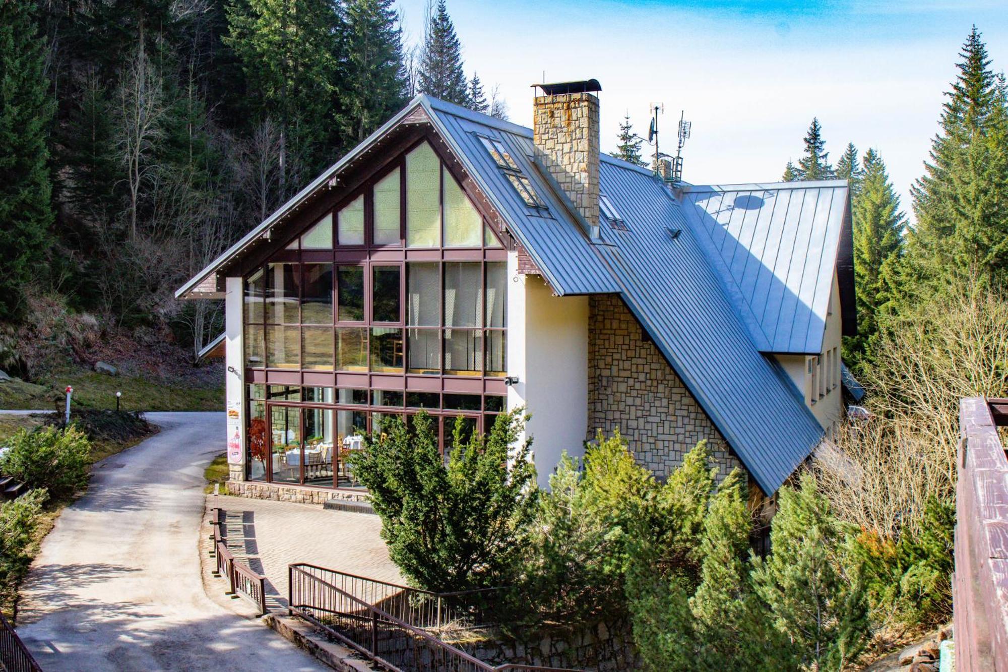 Hotel Esprit Špindlerŭv Mlýn Luaran gambar